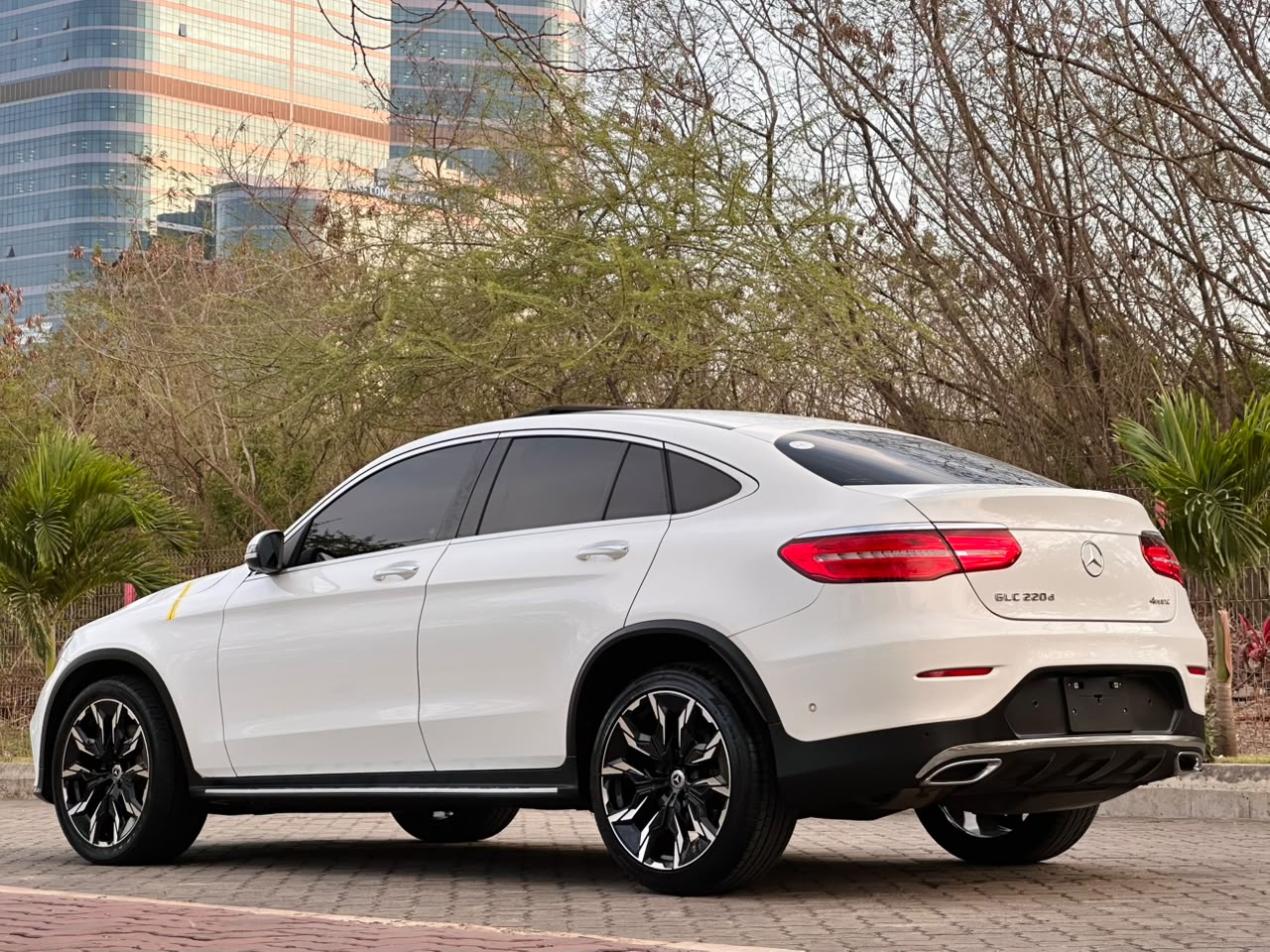 Mercedes Benz thumbnail 2